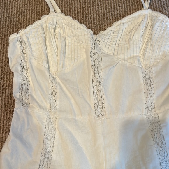 NWOT UO juliette lace inset romper size medium - Picture 5 of 11